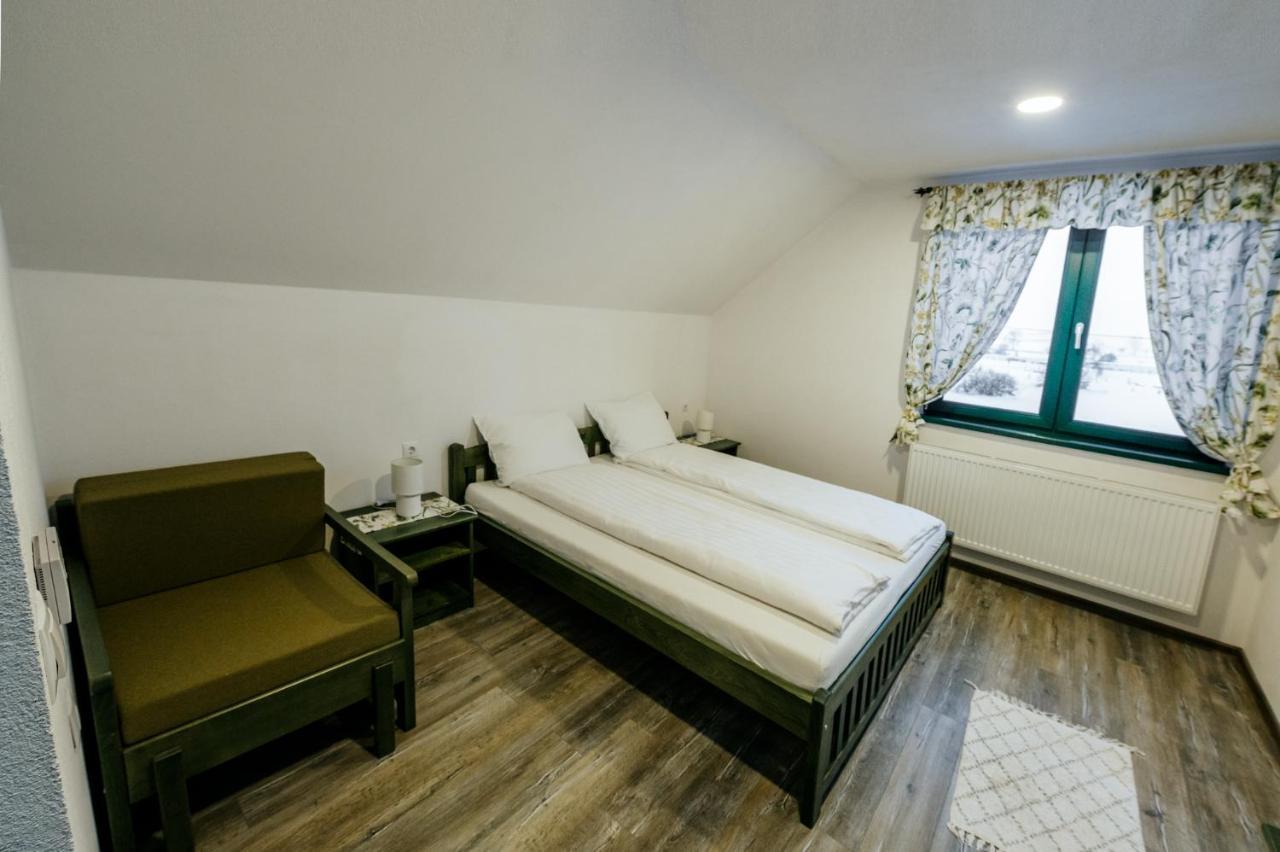 Kadarhaz Bed & Breakfast Vlahita Ngoại thất bức ảnh